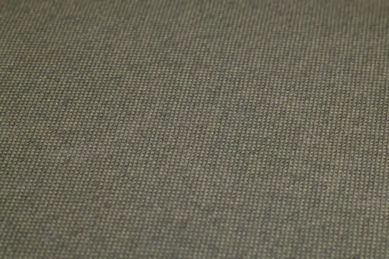 Couleur kaki : nuances, associations et place en mode comme en déco