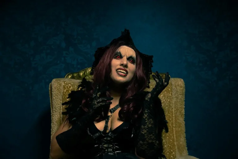 Maquillage vampire : styles, matériel et étapes pour un rendu net et photogénique