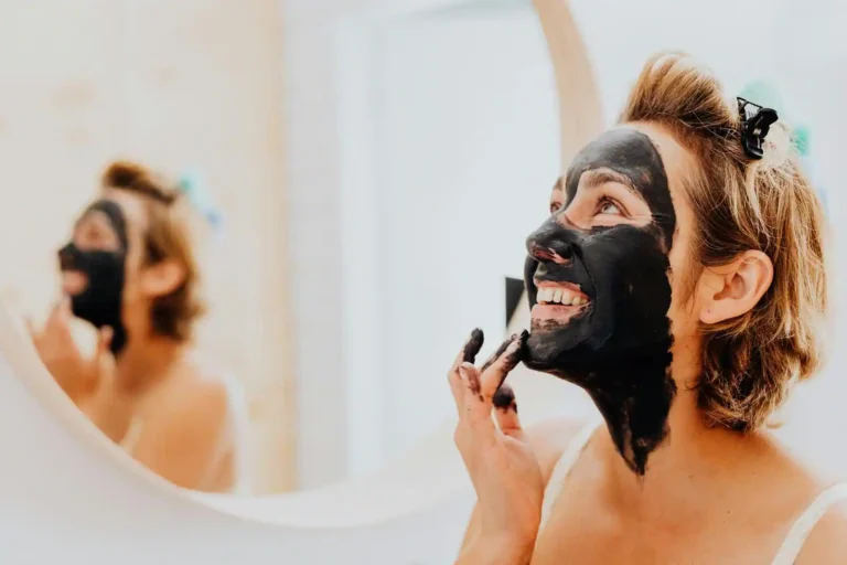 Charbon actif : usages médicaux validés, cosmétiques et précautions