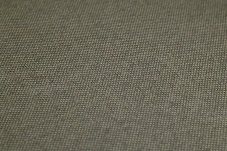 Couleur kaki : nuances, associations et place en mode comme en déco