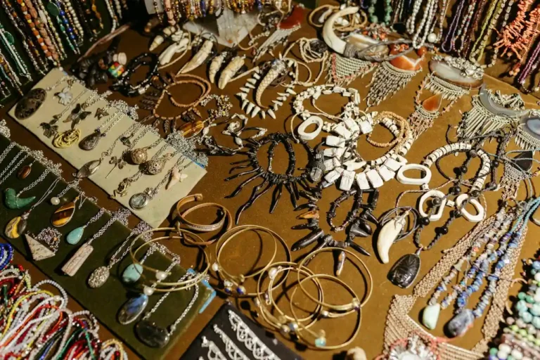 Bijoux fantaisie femme : choisir, porter et faire durer