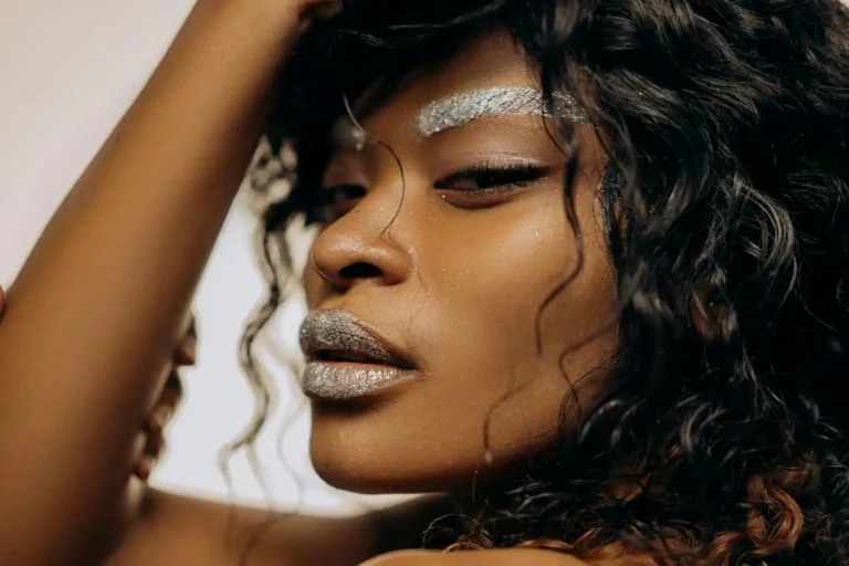 Maquillage Reine des Neiges : réussir le look givré d&rsquo;Elsa