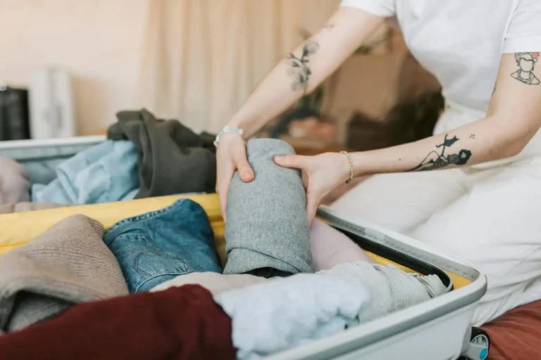 Ranger ses vêtements dans une valise sans les froisser
