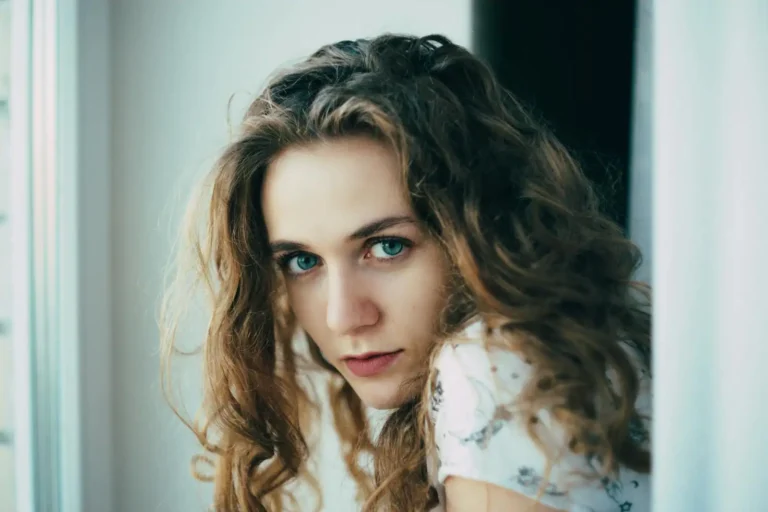 Cheveux fins et ondulés : la routine qui leur va vraiment