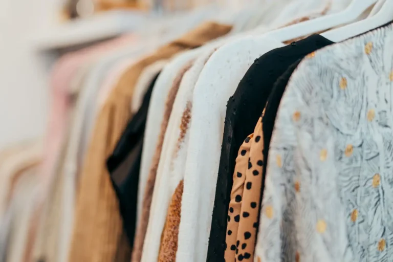 Vêtements de marque : ce qu&rsquo;on paie vraiment et comment bien choisir