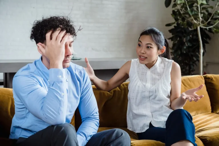 Communiquer dans un couple en crise : renouer le dialogue sans s&rsquo;enfoncer