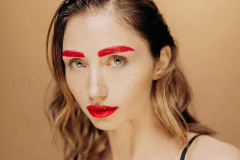 Maquillage Blanche-Neige : le look de conte en trois codes