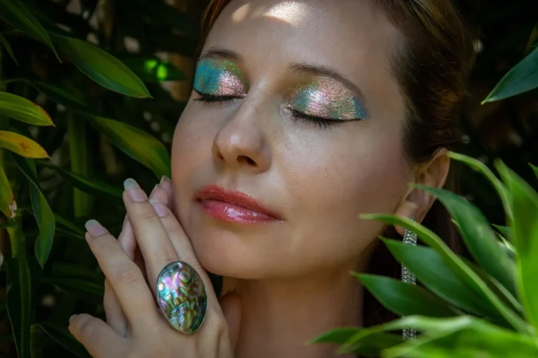 Maquillage disco : la méthode pour un look qui brille