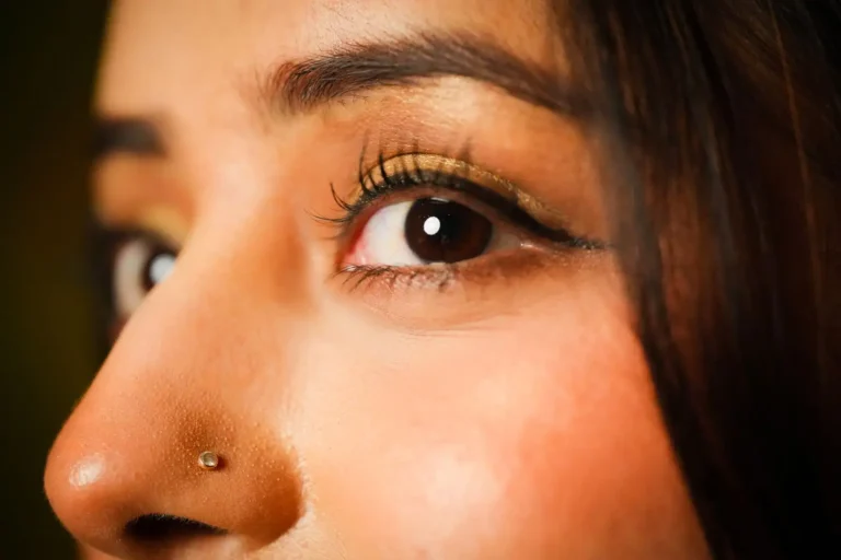 Maquillage permanent des yeux : le guide