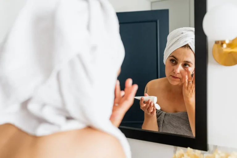 Routine soin de la peau : les 3 gestes qui suffisent vraiment