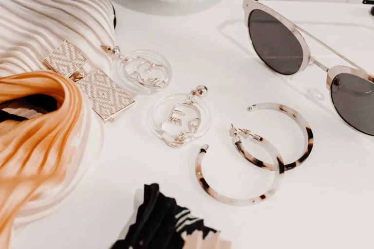 Vêtements ou accessoires en L : les listes