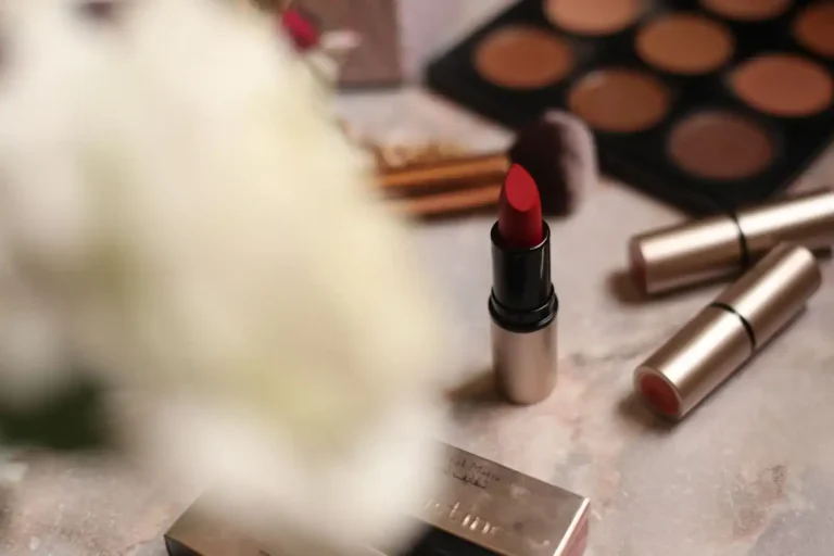 Maquillage Chanel : codes, produits et look signature