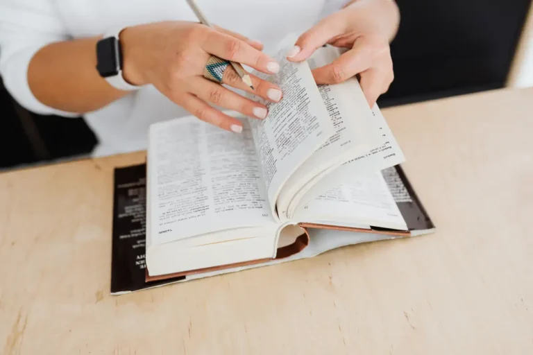 Confiance en soi : quel synonyme employer selon le contexte