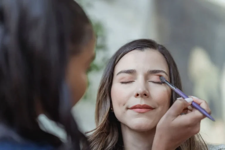 Maquillage kpop : les codes de scène et comment les porter