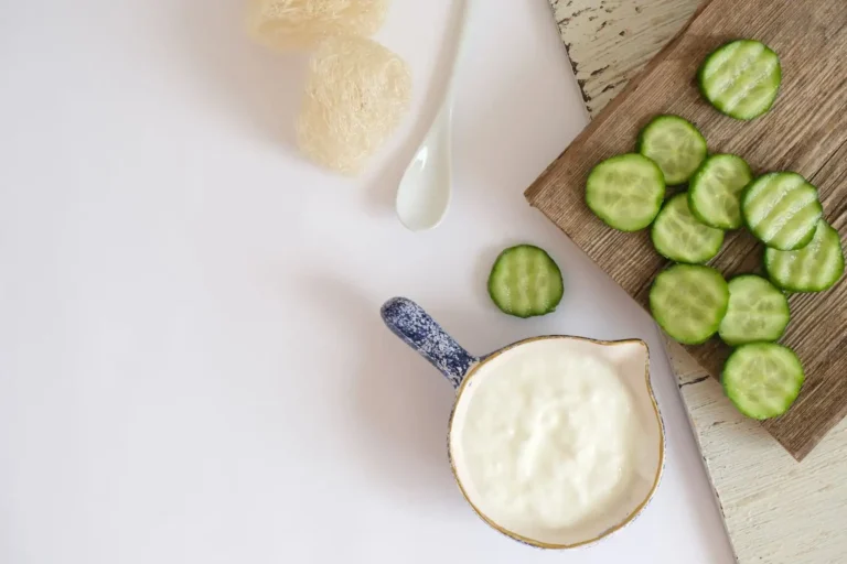 Masque visage au yaourt : ce qu&rsquo;il fait vraiment pour la peau