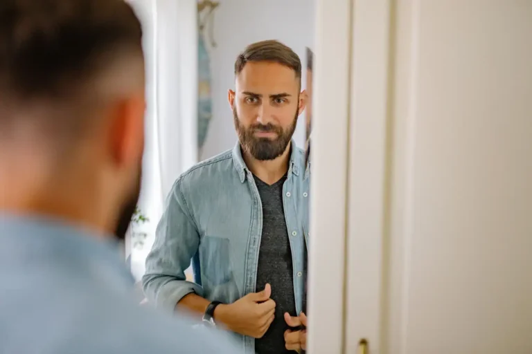 Mode homme et barbe : l&rsquo;accorder au visage et à la garde-robe